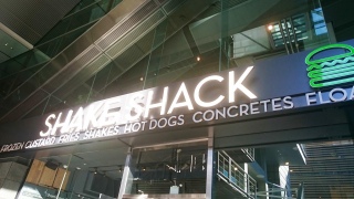 SHAKE SHACK